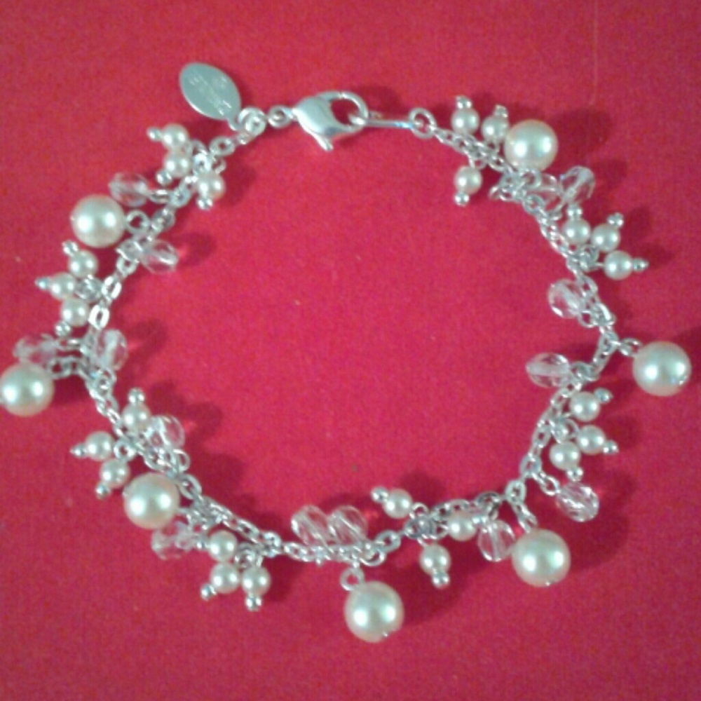 SALE! Vintage Carolee pearl and glass or better silvertone beautiful bracelet